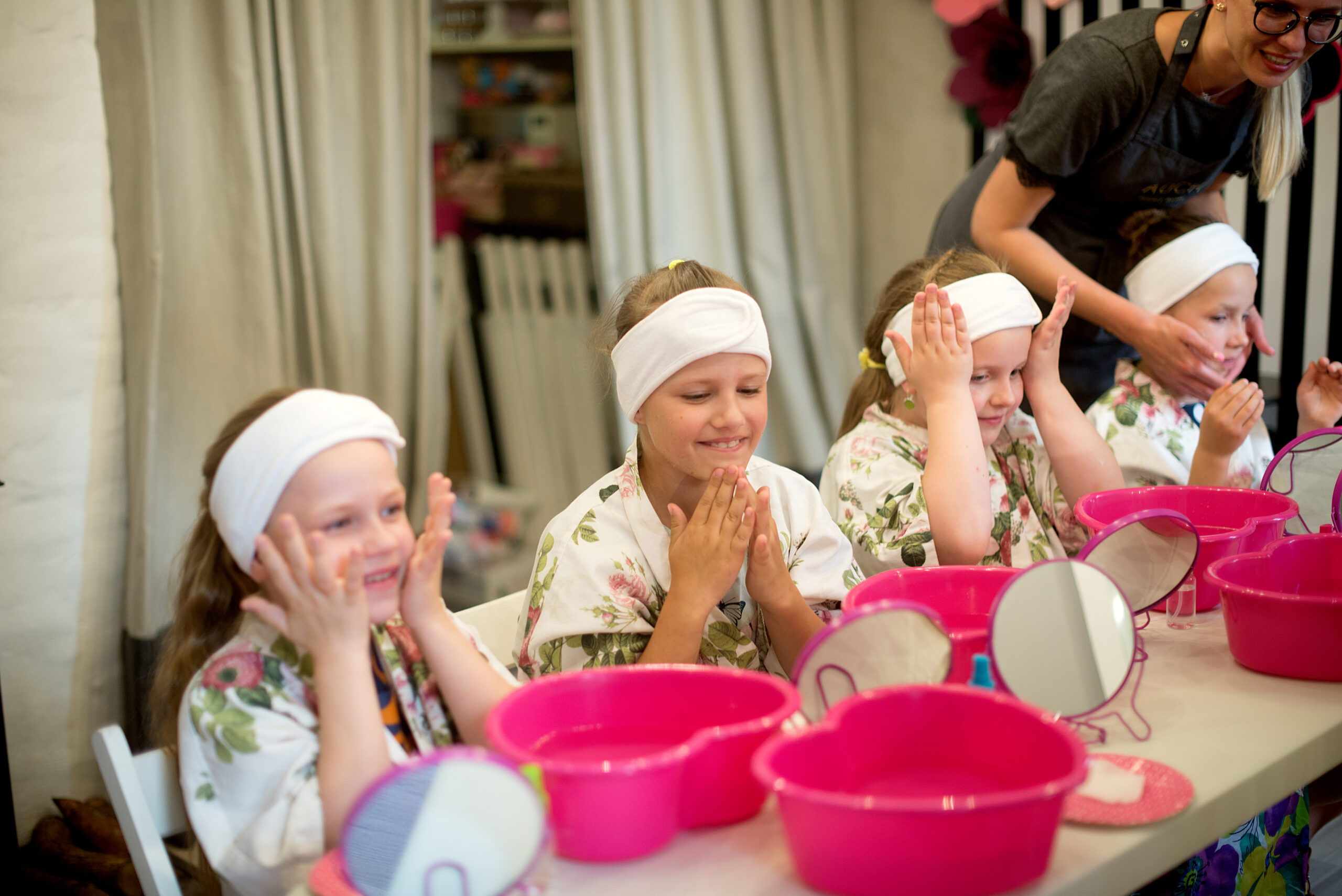 girls-enjoying-beauty-treatment-spa
